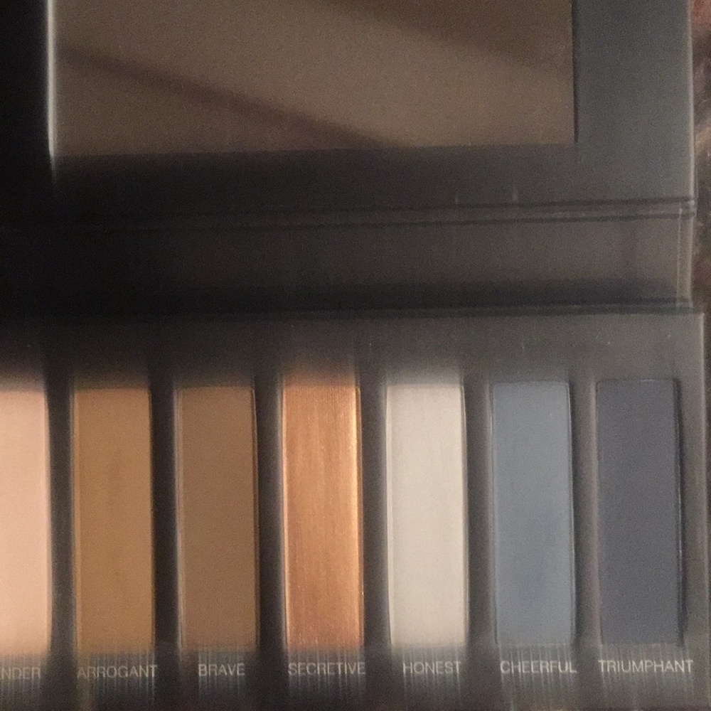 Younique Moodstruck Addiction shadow Palette #4